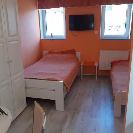 Wynajem Apartamentow I Pokoi. Устроне-Морське Екстер'єр фото