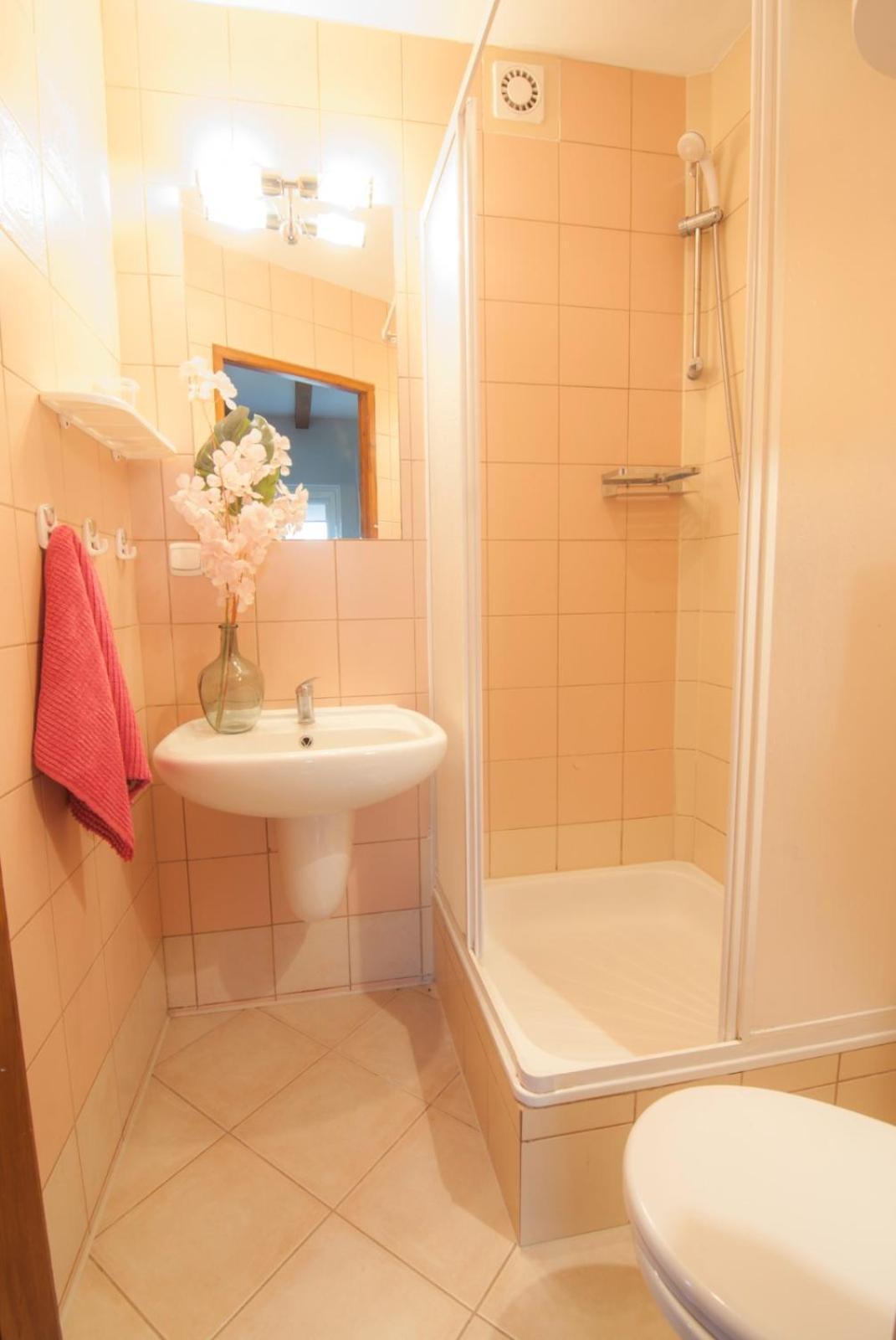 Wynajem Apartamentow I Pokoi. Устроне-Морське Екстер'єр фото